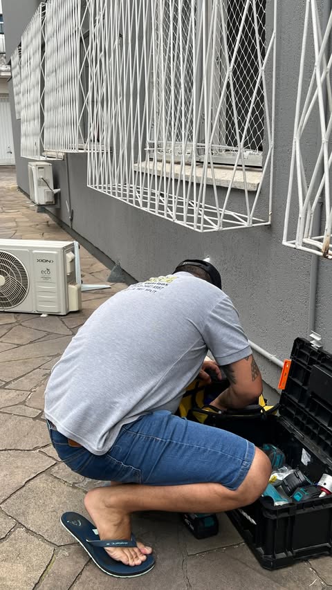 MANUTENÇÃO INSTALAÇÃO AR SPLIT MENINO DEUS - RS