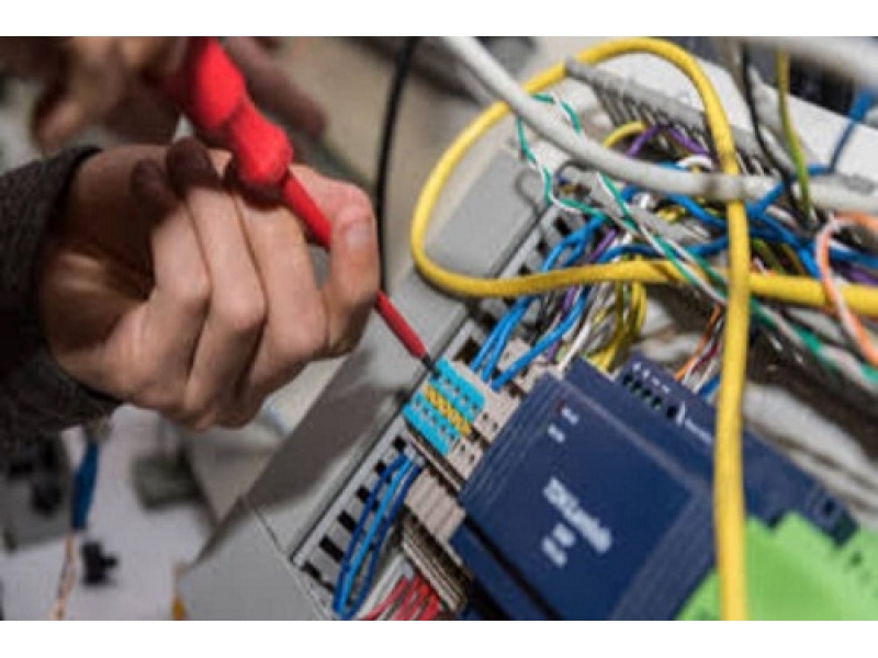 SERVIÇOS HIDRÁULICOS E ELÉTRICOS NO MORUMBI - SP 