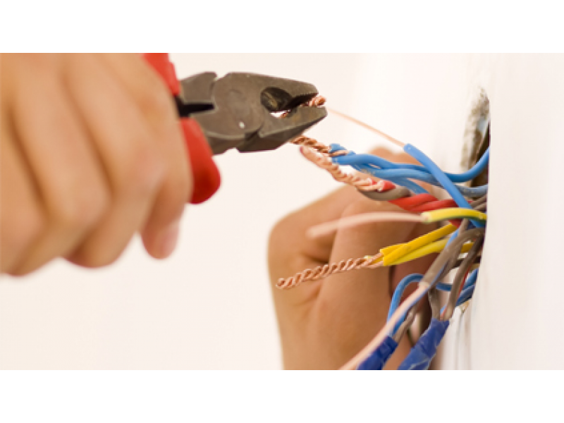 SERVIÇOS HIDRÁULICOS E ELÉTRICOS NO MORUMBI - SP 