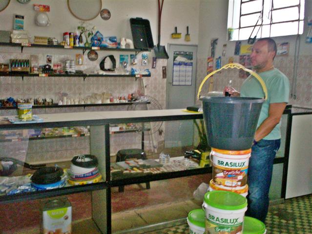 C L MATERIAIS DE CONSTRUÇÃO E PISCINA EM TRÊS RIOS