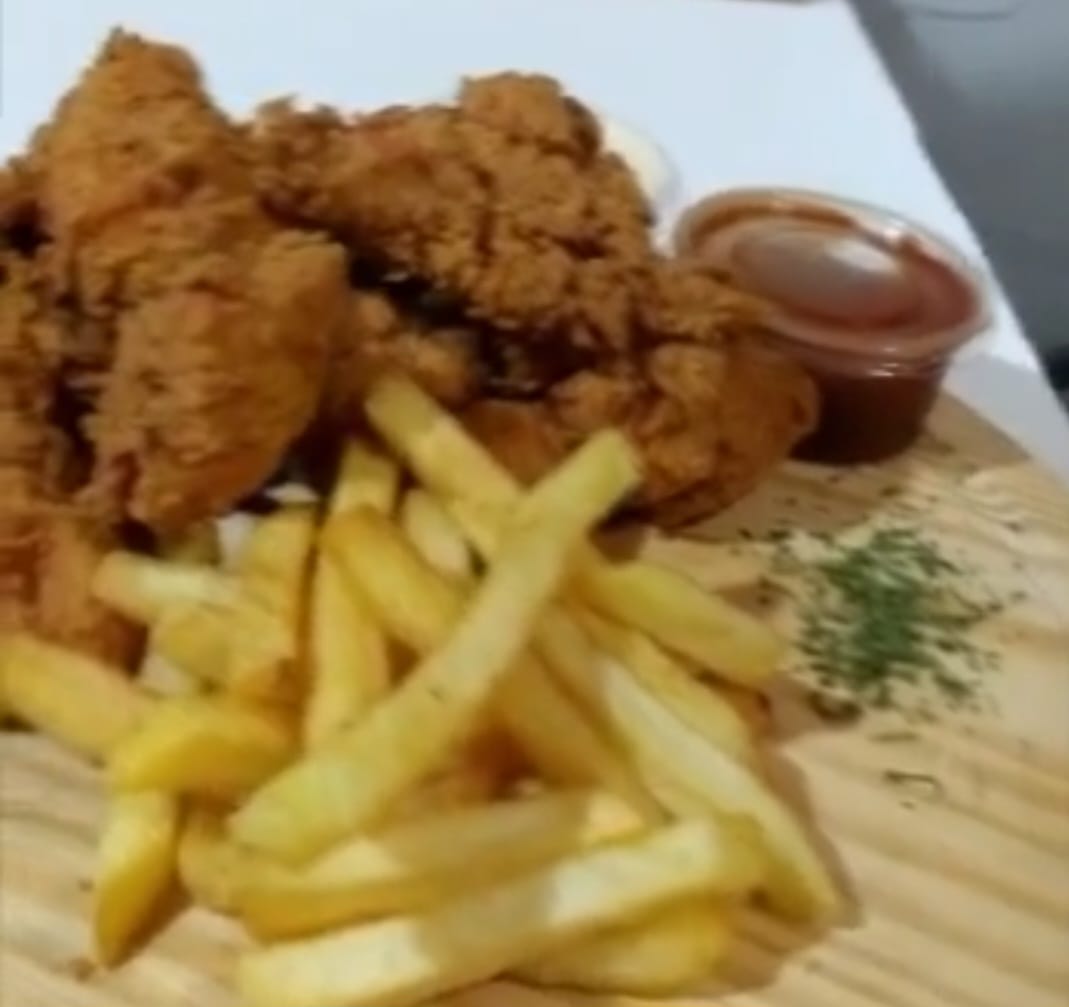 FRANGO FRITO EM MARATAIZES - ES