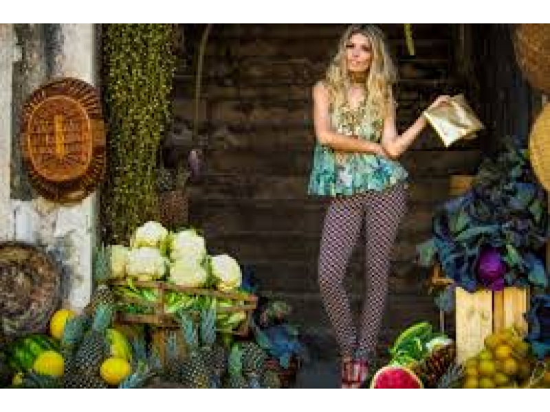 ROUPA FEMININA NA RUA USHIKICHI KAMIYA NO JARDIM FONTALIS EM SÃO PAULO