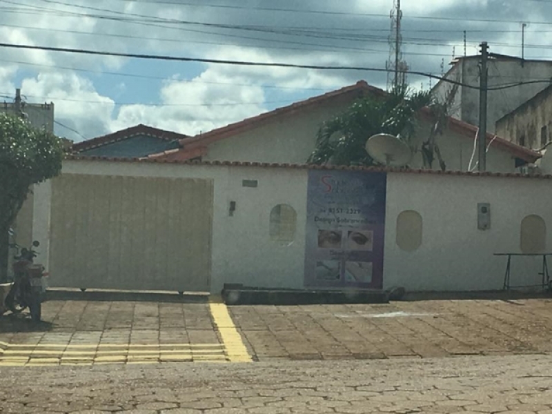 DESIGN SOBRANCELHAS EM TUCUMA 