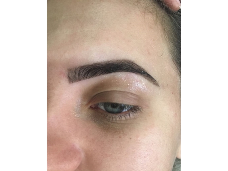 DESIGN SOBRANCELHAS EM TUCUMA 