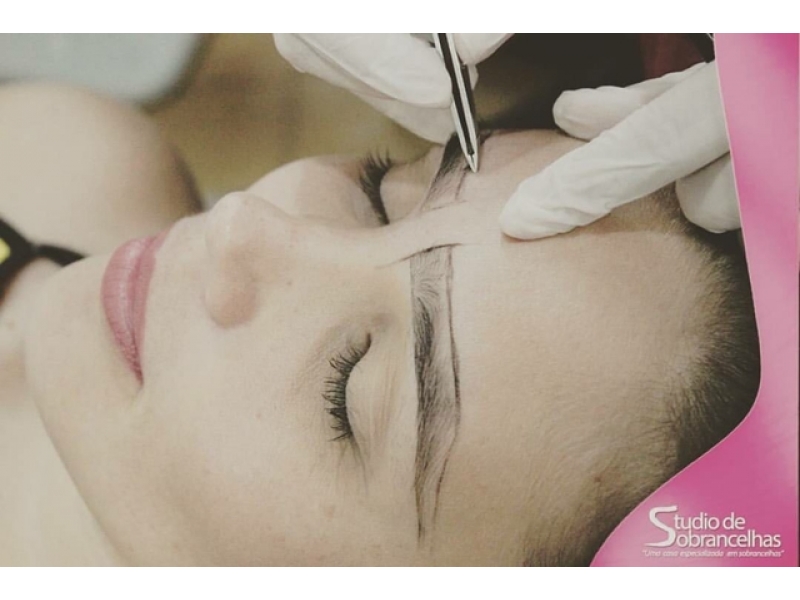 DESIGN SOBRANCELHAS EM TUCUMA 