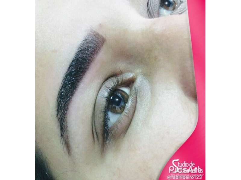 DESIGN SOBRANCELHAS EM TUCUMA 