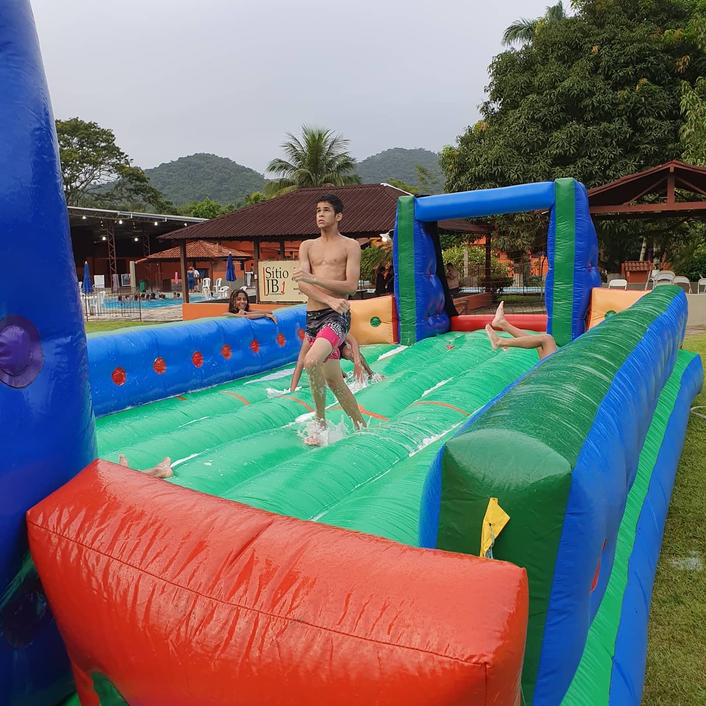 SITIO PARA RETIRO EM GUAPIMIRIM - RJ