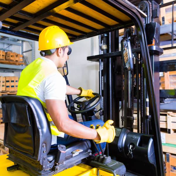 LOCAÇÃO DE EMPILHADEIRAS EM BARRA MANSA - RJ