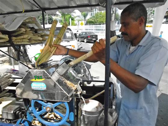 CALDO DE CANA EM TRÊS RIOS - BUGUÊ