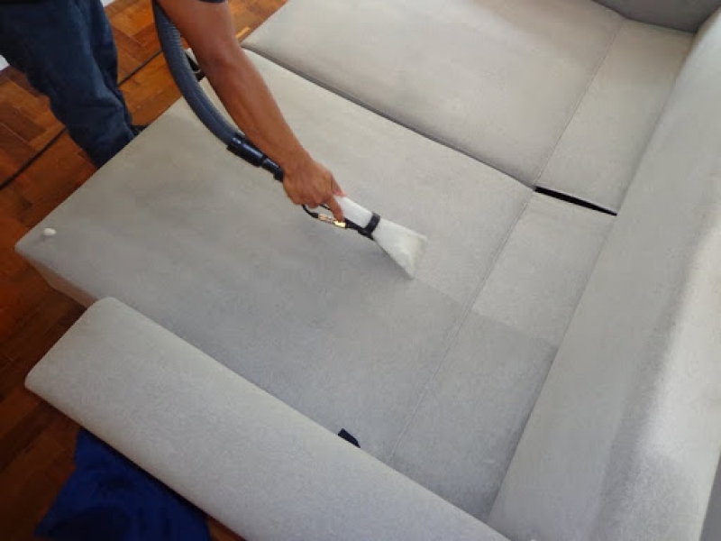LAVAGEM A SECO E IMPERMEABILIZAÇÃO DE SOFÁS E ESTOFADOS EM COPACABANA - RJ 