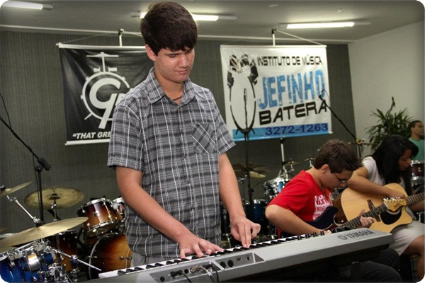 ESCOLA DE MUSICA EM PRESIDENTE VENCESLAU - JEFINHO BATERA