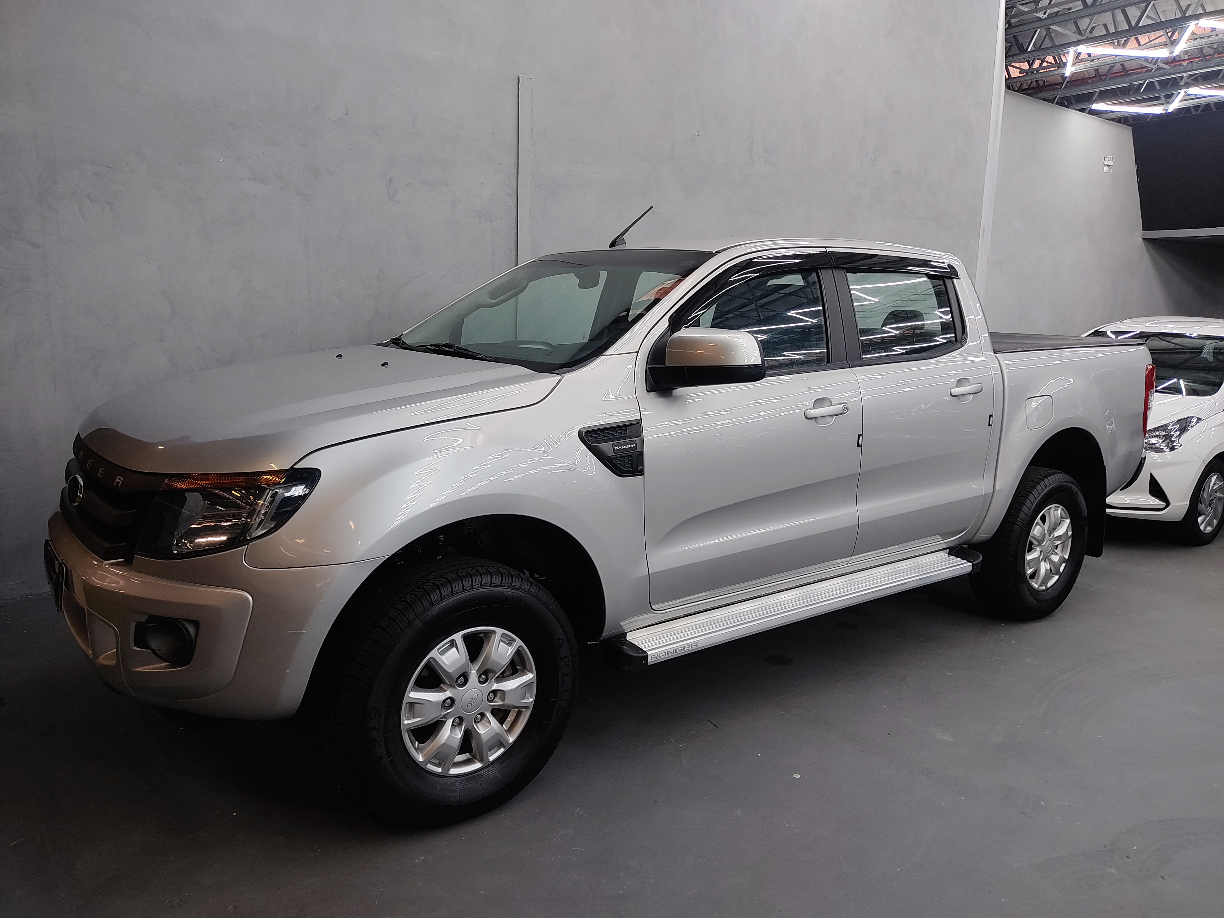 REVENDA DE VEÍCULOS EM PETRÓPOLIS - RJ