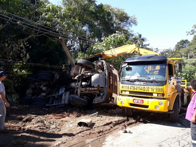 TRANSPORTE DE CAMINHÃO MUNCK EM ITAPECERICA DA SERRA - SP