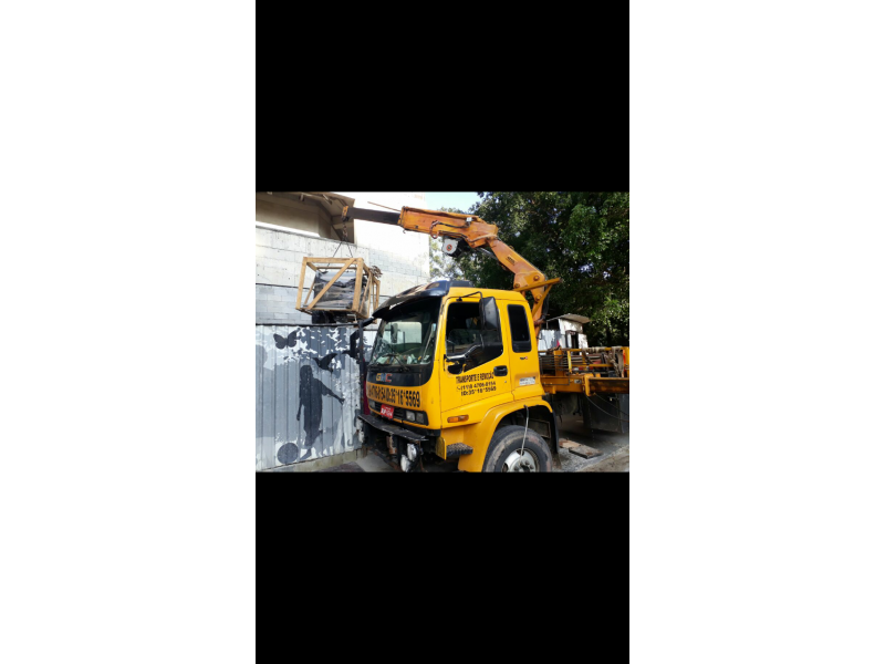 CAMINHÃO MUNCK EM EMBU DAS ARTES - SP 