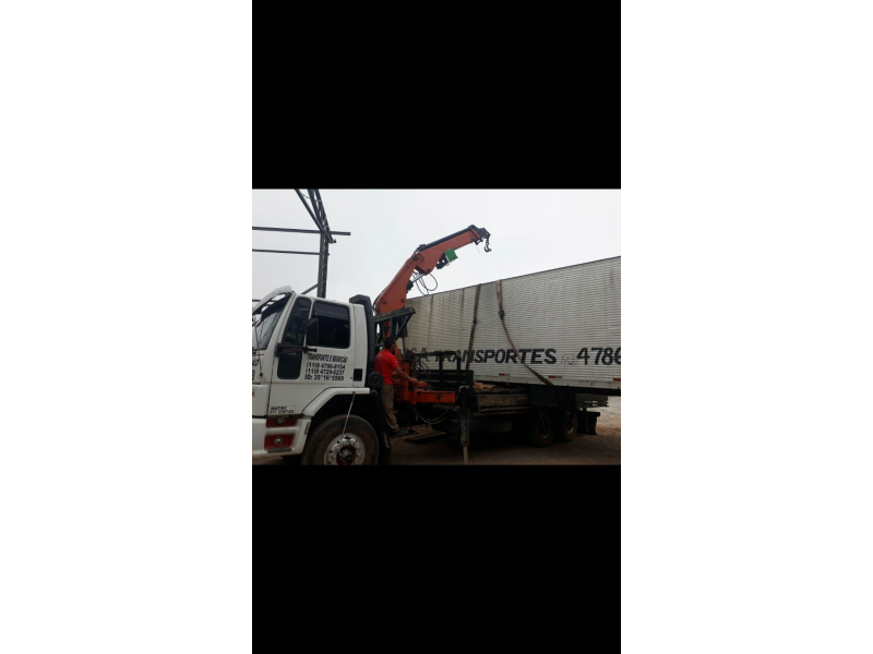 CAMINHÃO MUNCK EM EMBU DAS ARTES - SP 