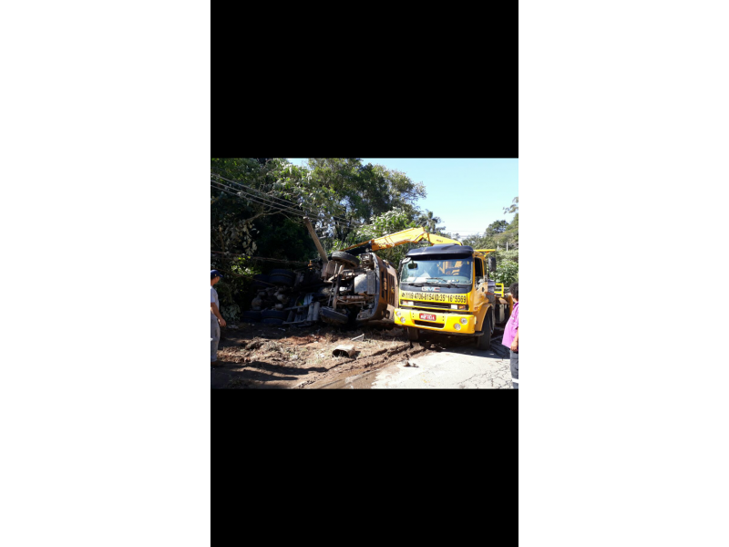 CAMINHÃO MUNCK EM EMBU DAS ARTES - SP 