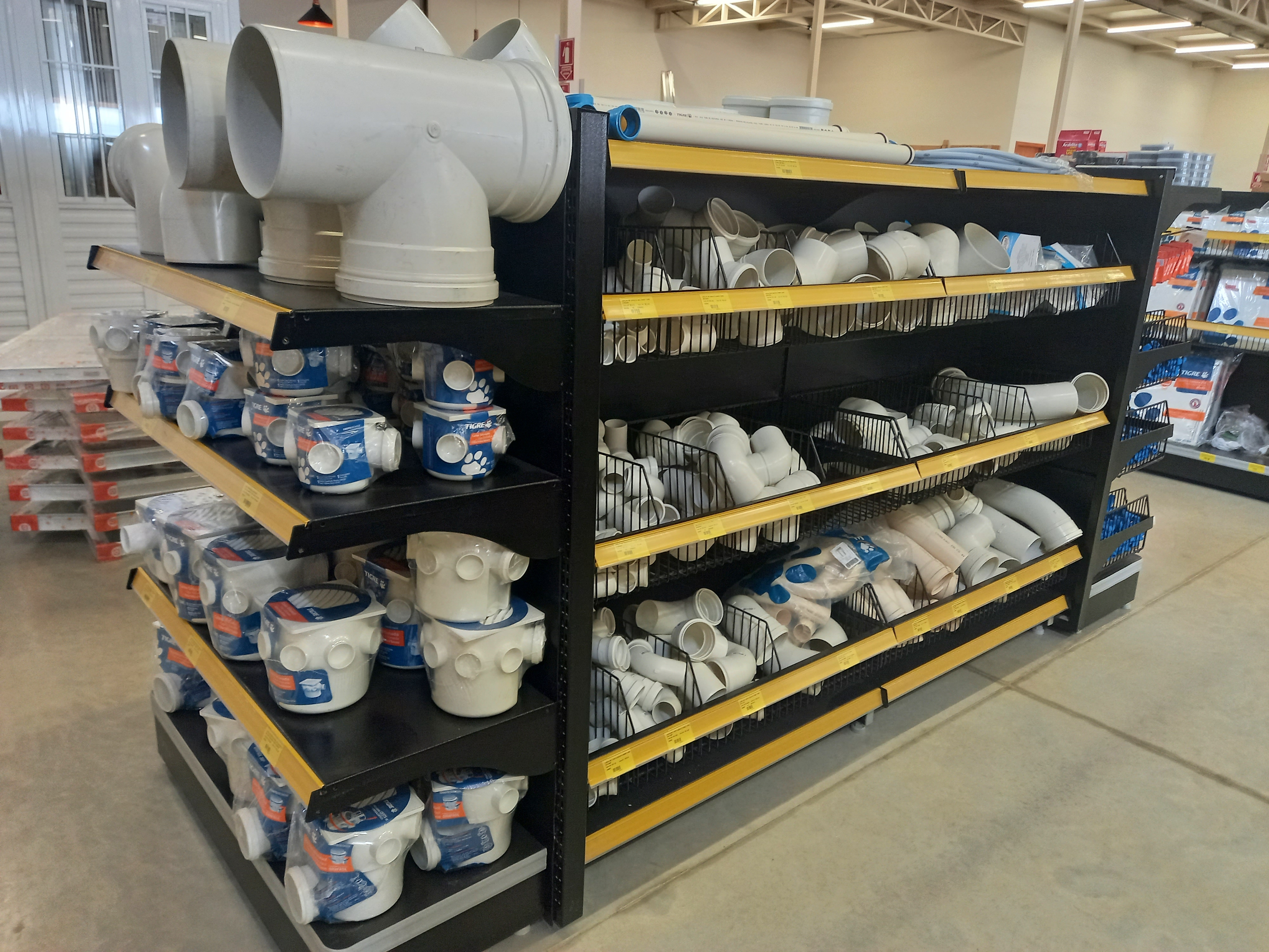 Araguaia Construções. Materiais de Construção em geral. Do básico ao acabamento. 