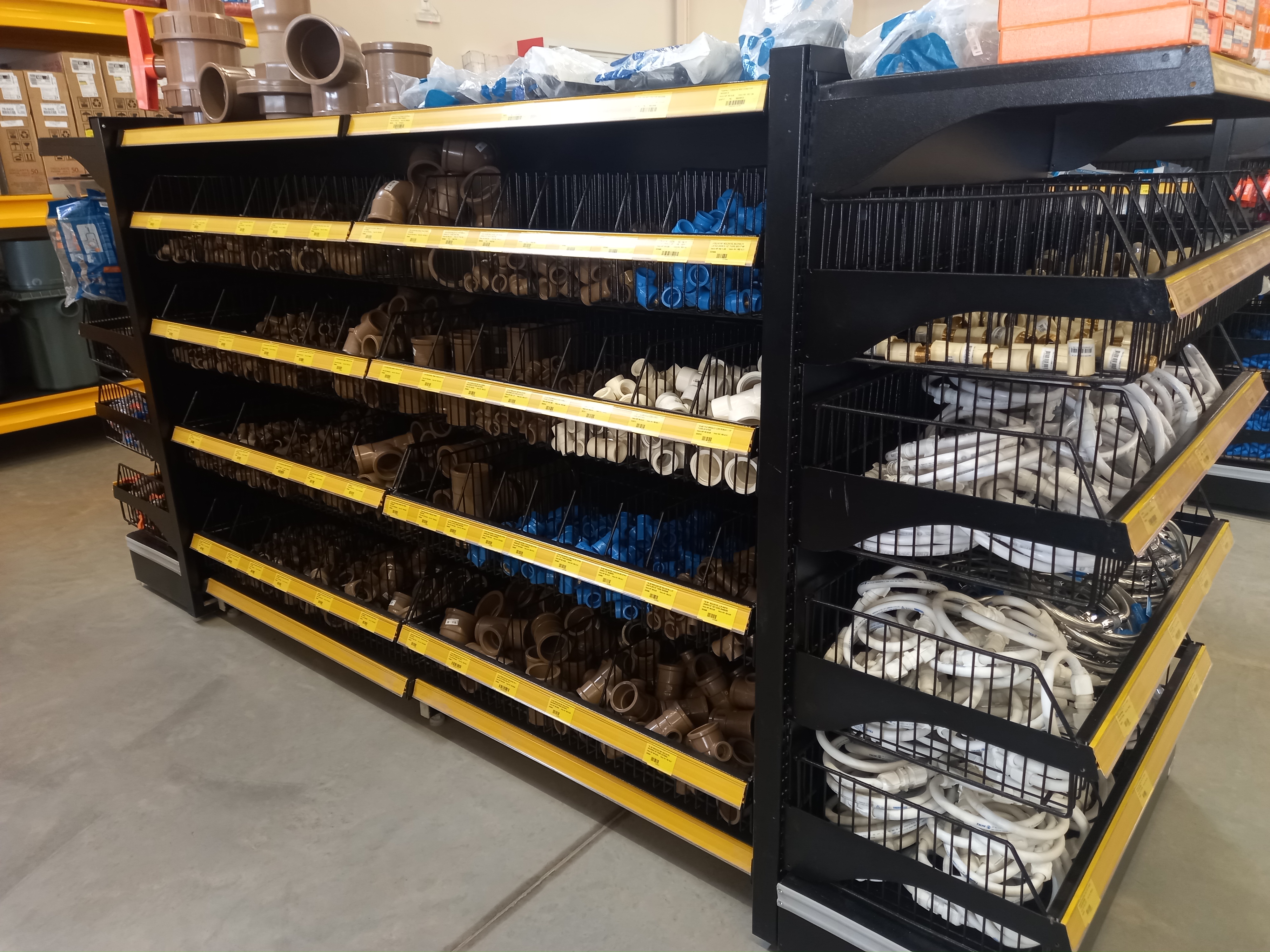 Araguaia Construções. Materiais de Construção em geral. Do básico ao acabamento. 