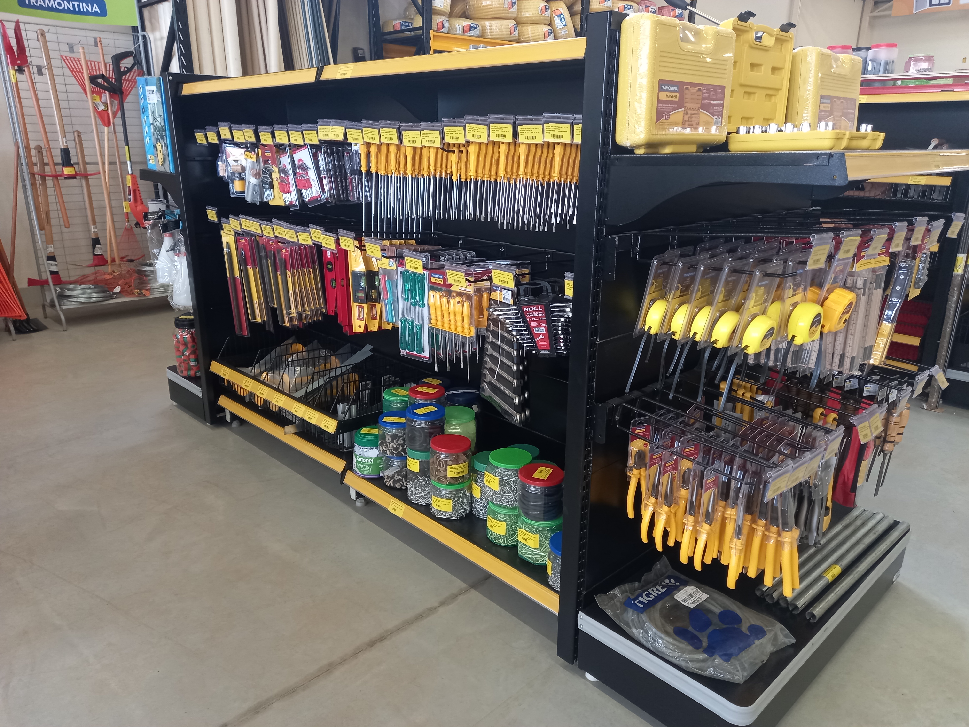 Araguaia Construções. Materiais de Construção em geral. Do básico ao acabamento. 