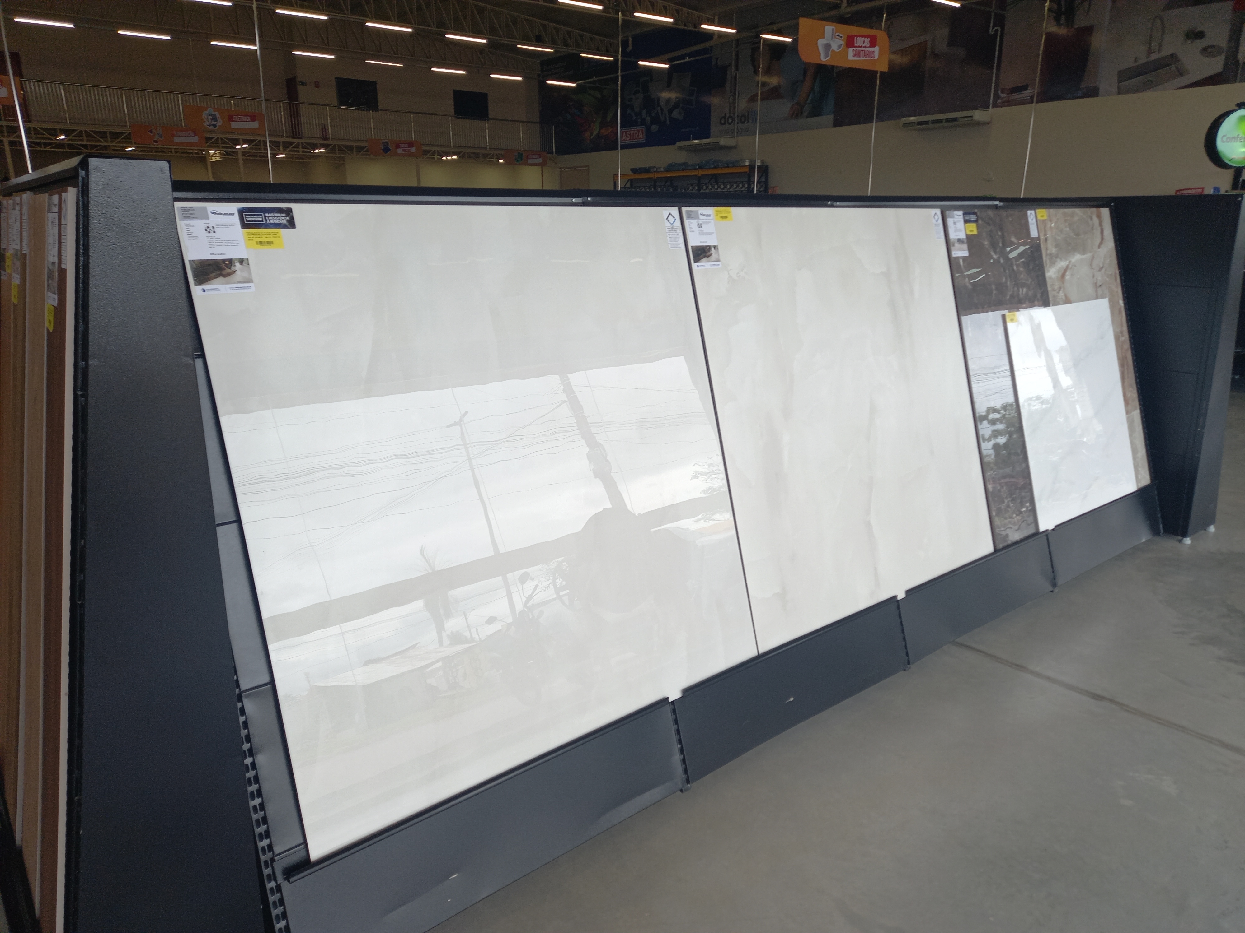 Araguaia Construções. Materiais de Construção em geral. Do básico ao acabamento. 