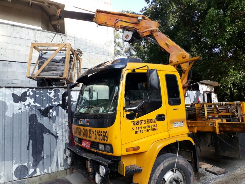 CAMINHÃO MUNCK GUINDASTE EM EMBU DAS ARTES - SP