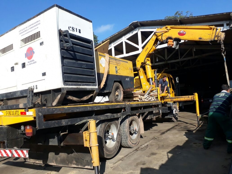 CAMINHÃO MUNCK GUINDASTE EM EMBU DAS ARTES - SP