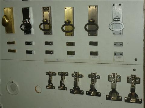 FERRAGENS PARA RESIDENCIAS E MARCENARIAS EM PETROPOLIS - KAUSBEN - RJ