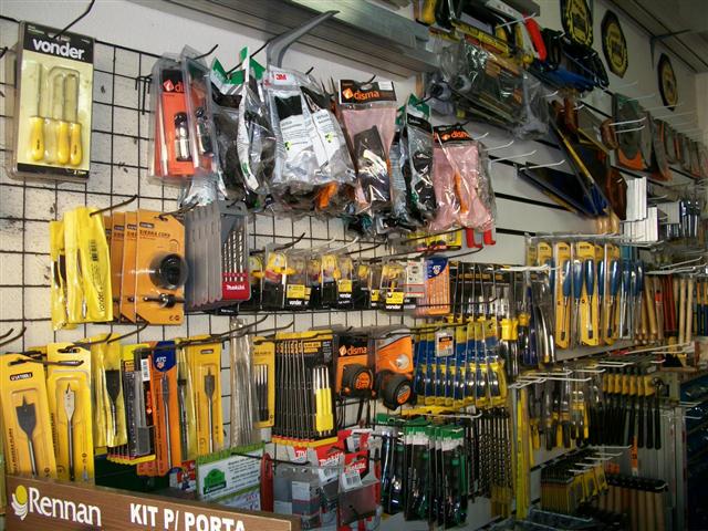 FERRAGENS E ESQUADRIAS EM PETROPOLIS