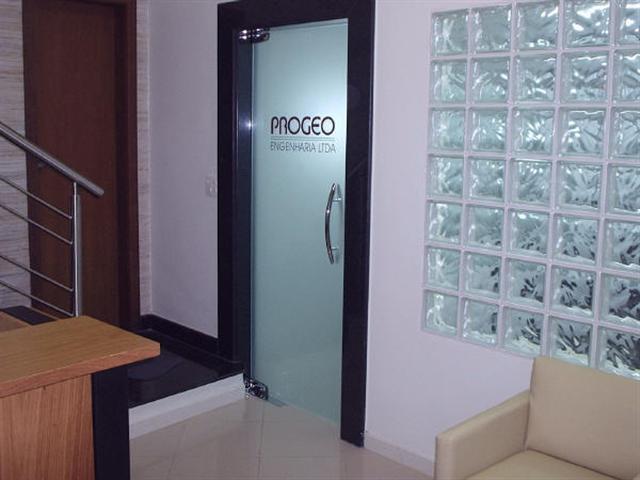 LOJA DE VIDROS TEMPERADOS CANELADO FUME LISO ESPELHOS COLORIDOS EM GERAL EM XEREM DUQUE DE CAXIAS - RIO TEMPER VIDROS - RJ