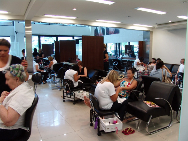 SALÃO DE CABELEIREIROS NO MORUMBI EM SÃO PAULO