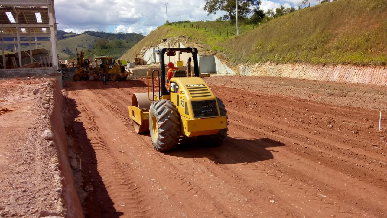 ESCAVAÇÃO DE TERRA EM ARACRUZ - ES