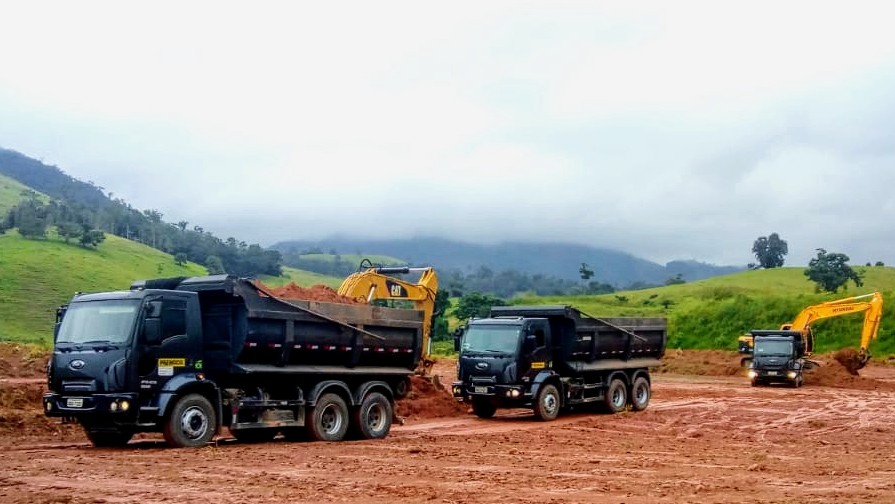 ESCAVAÇÃO DE TERRA EM ARACRUZ - ES