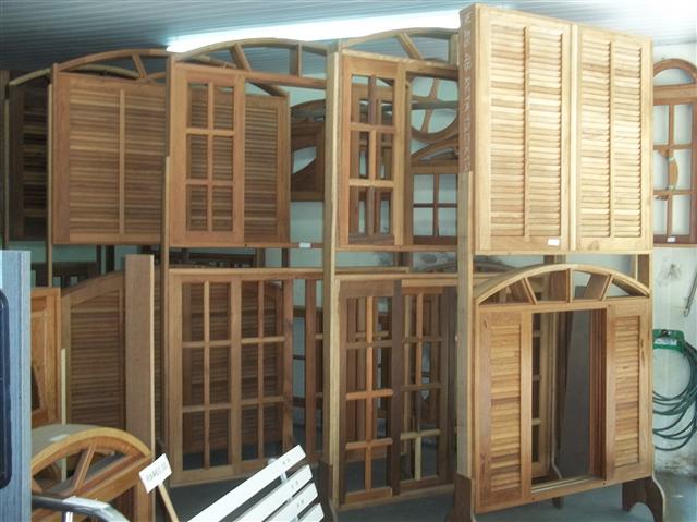 LOJA DE ESQUADRIAS DE MADEIRA E TELHAS COLONIAS EM XEREM DUQUE DE CAXIAS - SIMO MADEIRAS - RJ