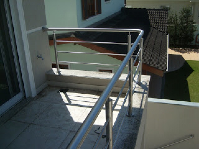 VENDA DE CORRIMÃOS, PUXADORES, MESAS, ESCADAS, ARARAS EM GERAL NO MORUMBI EM SÃO PAULO