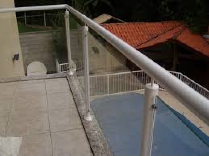 VENDA DE CORRIMÃOS, PUXADORES, MESAS, ESCADAS, ARARAS EM GERAL NO MORUMBI EM SÃO PAULO