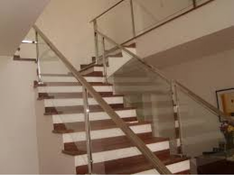 VENDA DE CORRIMÃOS, PUXADORES, MESAS, ESCADAS, ARARAS EM GERAL NO MORUMBI EM SÃO PAULO