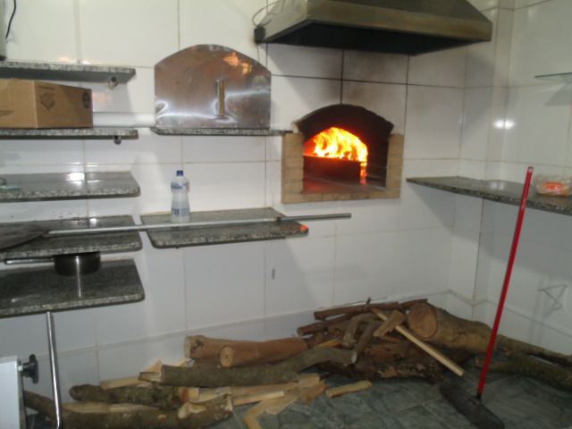 PIZZARIA CHOPERIA EM CAMPOS DOS GOYTACAZES - FORNO A LENHA