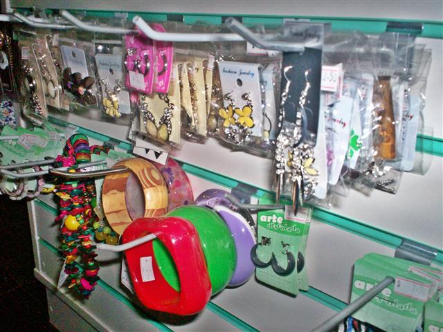 BIJOUTERIAS E PEÇAS PARA MONTAGENS EM PARAIBA DO SUL - ARTE DESCOLADA