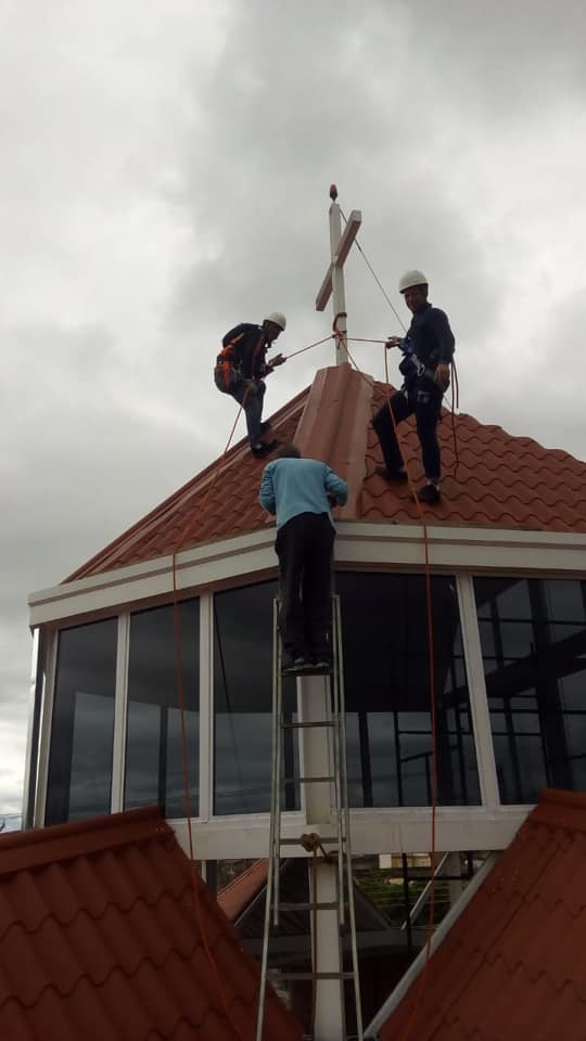 INSTALAÇÃO DE COIFAS E CALHAS NA VILA NOGUEIRA - SP