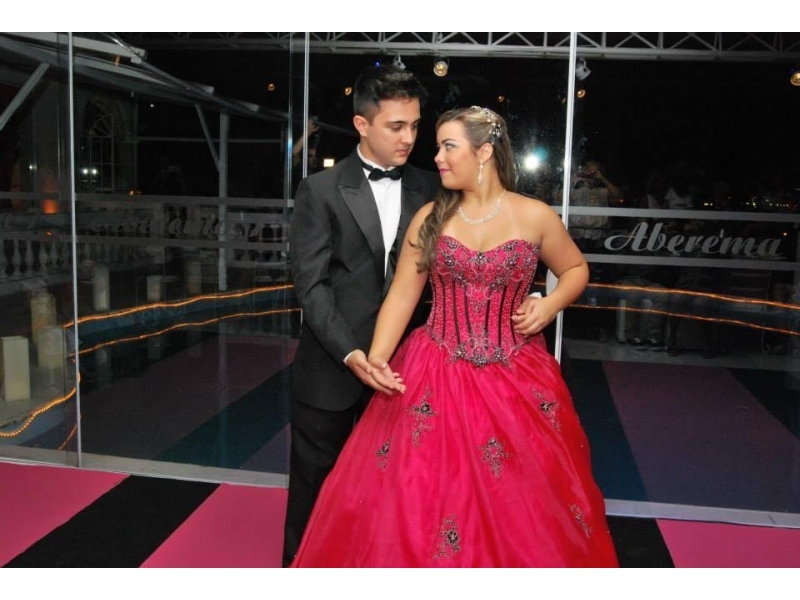 ALUGUEL DE VESTIDOS PARA FESTAS NA ILHA DO GOVERNADOR - RJ