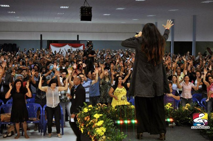 CANTORA GOSPEL NO ESPÍRITO SANTO - ANDREIA MAGALHÃES - ES