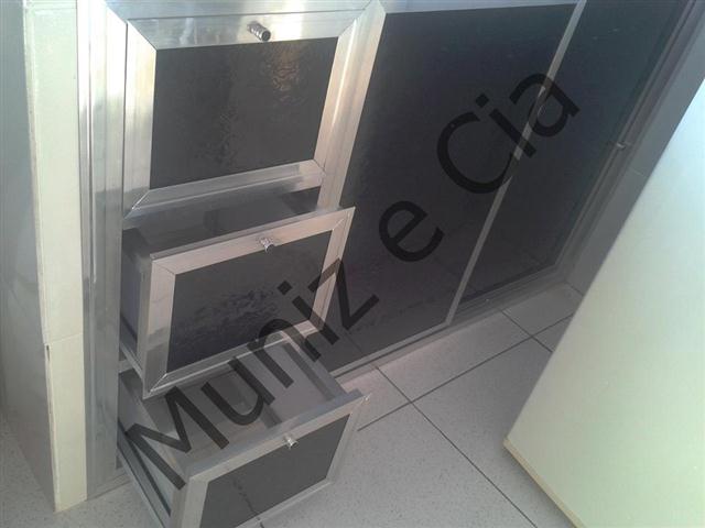 ESQUADRIA DE ALUMINIO E VIDRACARIA NO RETIRO EM PETROPOLIS RJ