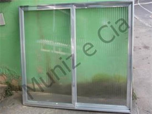 ESQUADRIA DE ALUMINIO E VIDRACARIA NO RETIRO EM PETROPOLIS RJ