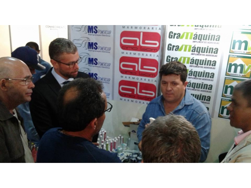 ESTANDE ASSOCIATIVO - ANUNCIO EM FOCO