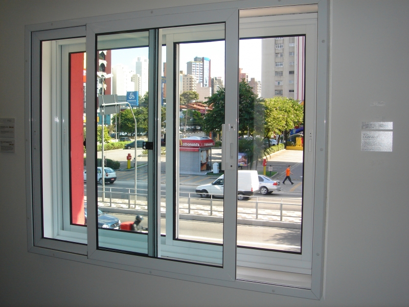 JANELAS ACÚSTICAS NO RECREIO DOS BANDEIRANTES - RJ
