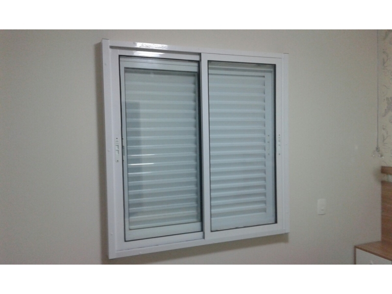 JANELAS ACÚSTICAS NO RECREIO DOS BANDEIRANTES - RJ