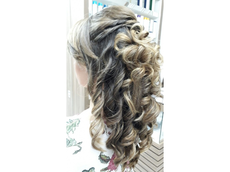 SALÃO DE BELEZA NA REGIÃO DE MOEMA - SP