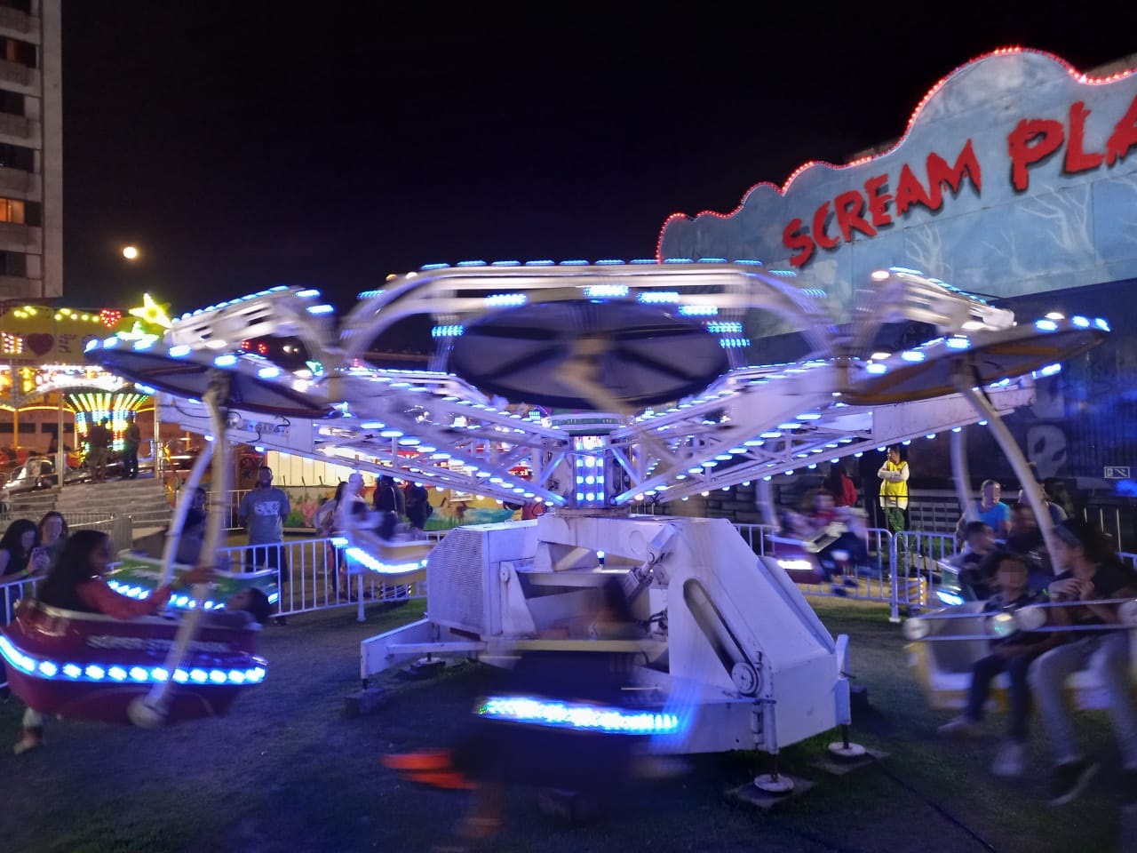 PARQUE DE DIVERSÃO EM TRÊS RIOS - RJ