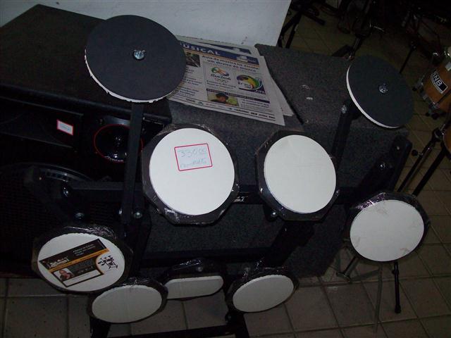 INSTRUMENTOS MUSICAIS NA TIJUCA - VIOLAO CARIOCA