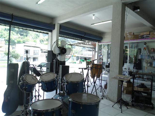 LOJA DE INSTRUMENTOS MUSICAIS EM SANTA CRUZ DA SERRA RJ